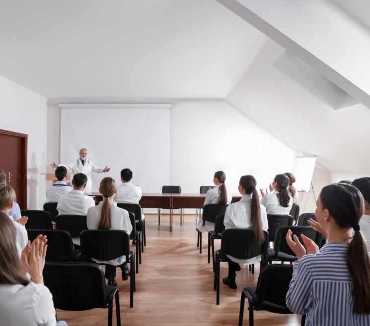 sala konferencja widok tyłem