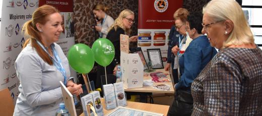 Forum Seniora - stoiska ROPS i podmiotów ekonomii społecznej